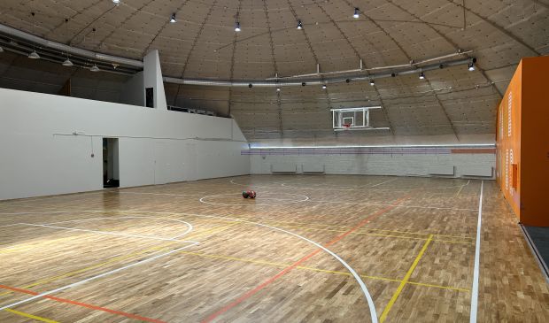 Фотография Спортзал 28х15 для игровых видов спорта 