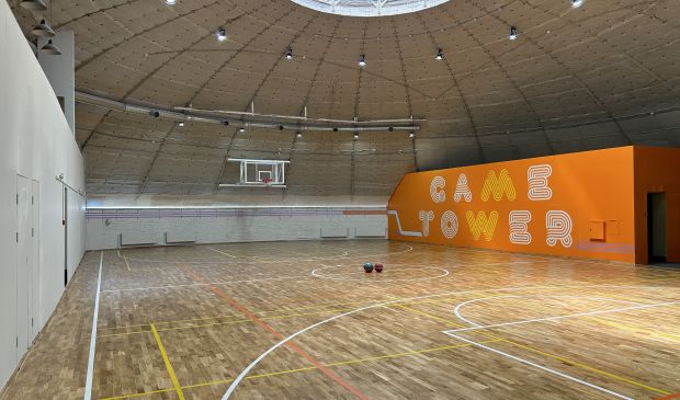 Фотография Спортзал 28х15 для игровых видов спорта 