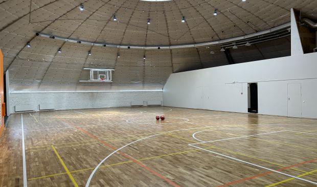 Фотография Спортзал 28х15 для игровых видов спорта 