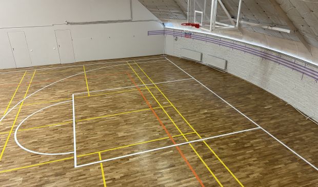 Фотография Спортзал 28х15 для игровых видов спорта 