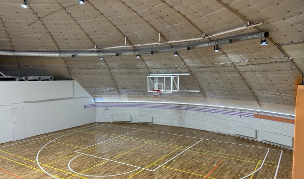 Фотография Спортзал 28х15 для игровых видов спорта 