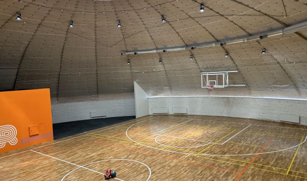 Фотография Спортзал 28х15 для игровых видов спорта 