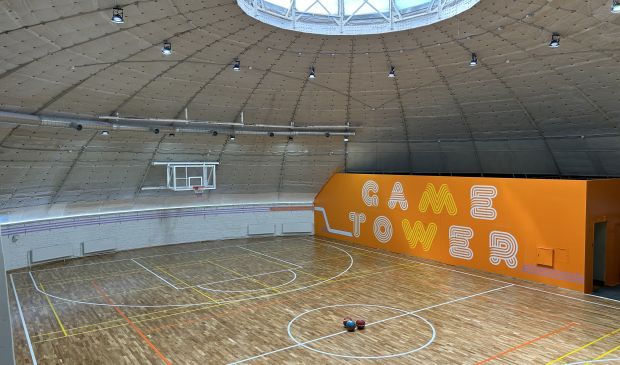 Фотография Спортзал 28х15 для игровых видов спорта 