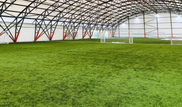 Фотография Футбольное поле под навесом 