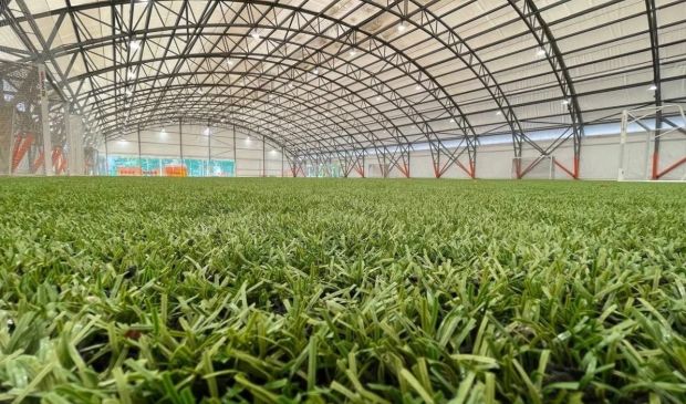 Фотография Футбольное поле под навесом 