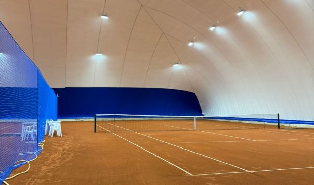 Фотография Крытые тенннисные корты грунт